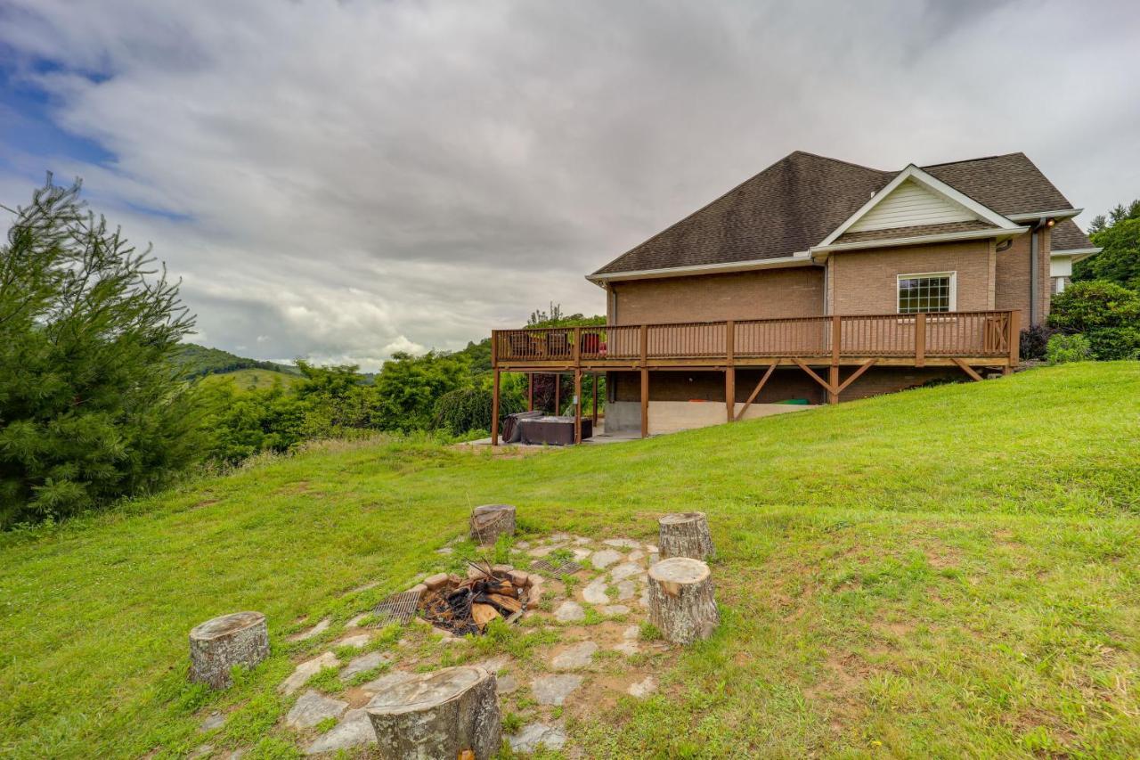 Classy Home With Hot Tub And Mt Jefferson Views! West Jefferson Exterior foto