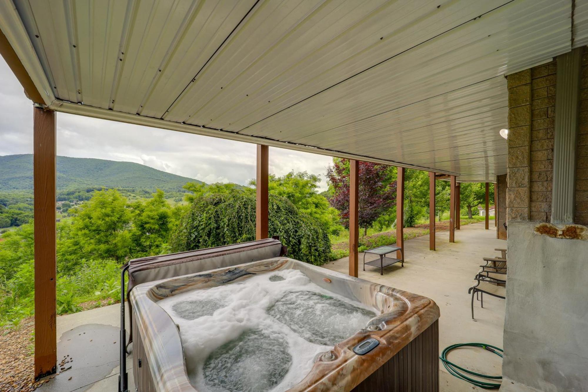 Classy Home With Hot Tub And Mt Jefferson Views! West Jefferson Exterior foto