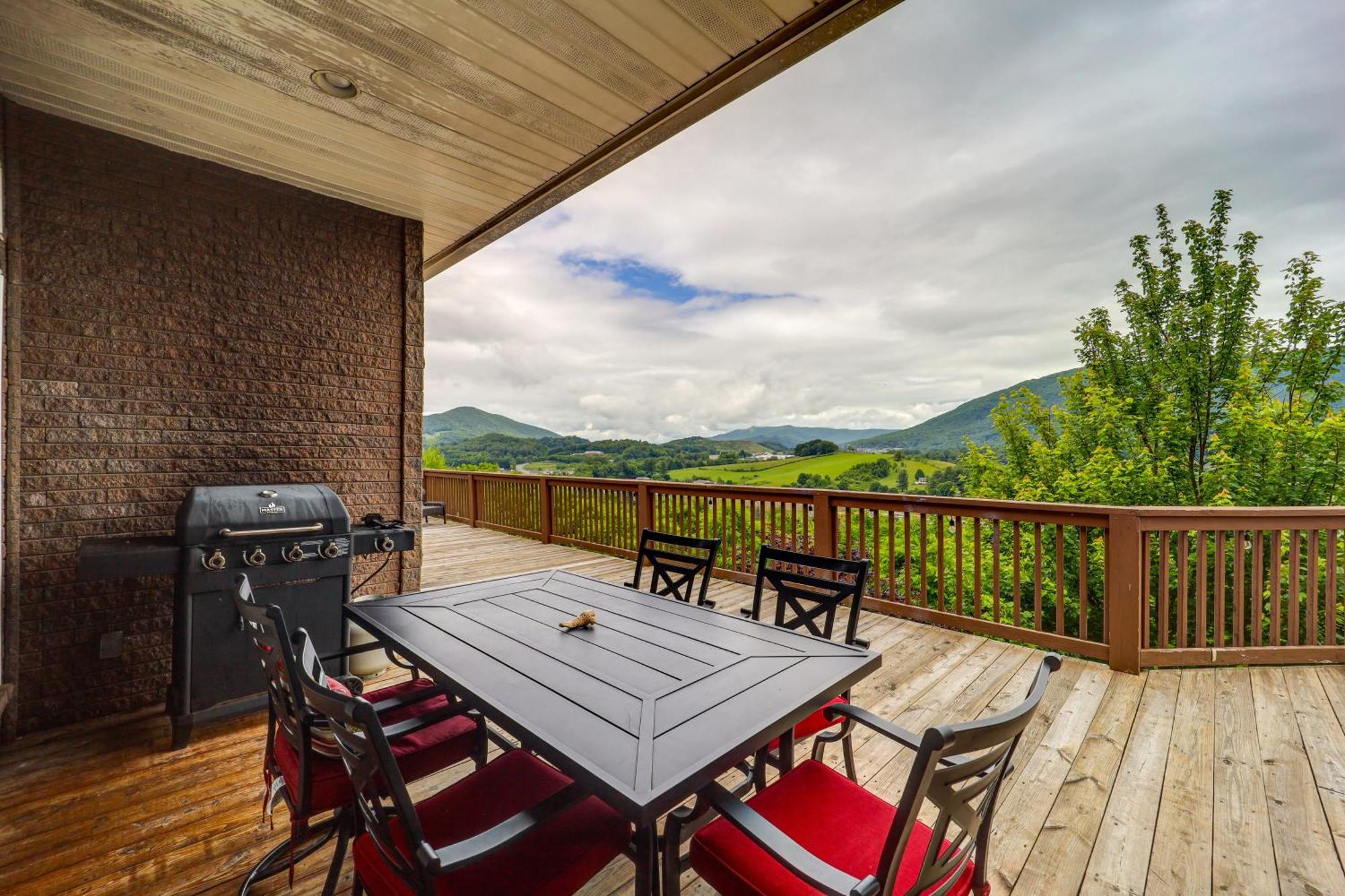 Classy Home With Hot Tub And Mt Jefferson Views! West Jefferson Exterior foto